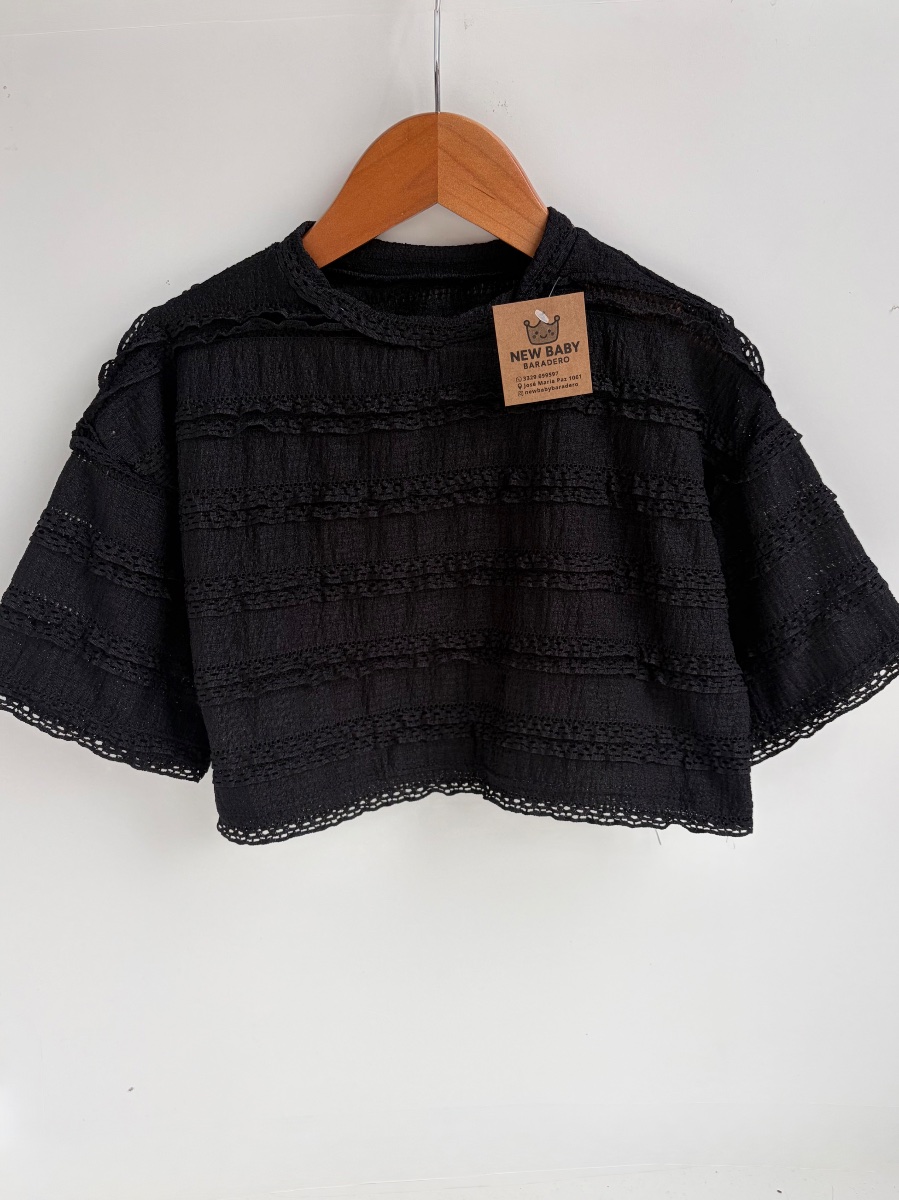 Blusa encaje negra