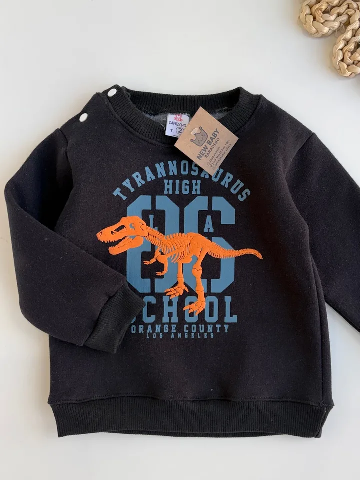 Buzo negro estampa dino rex