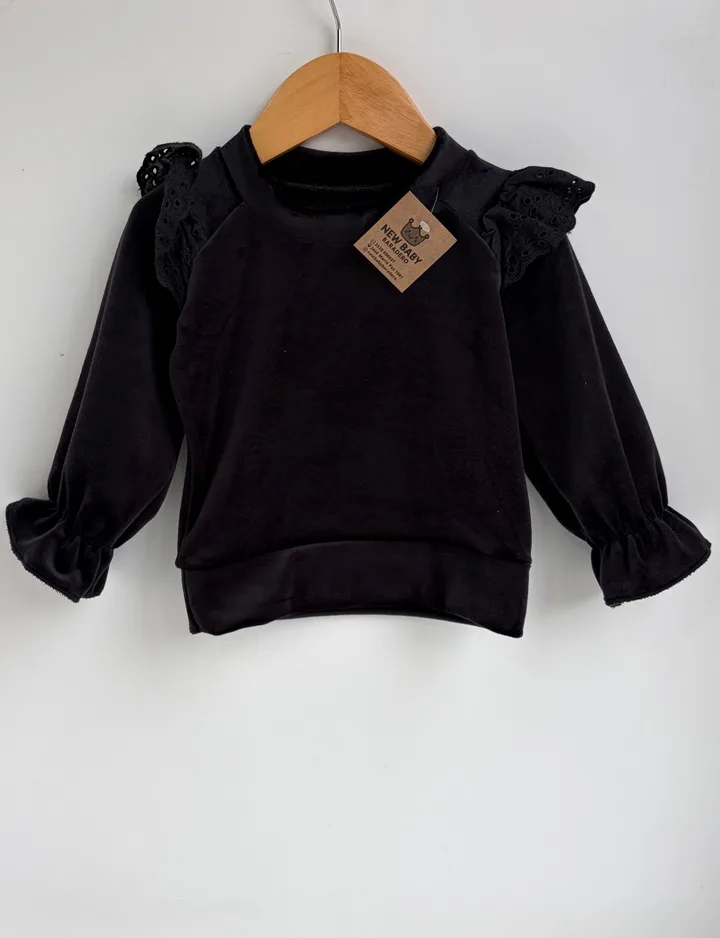 Buzo plush negro volado broderi  