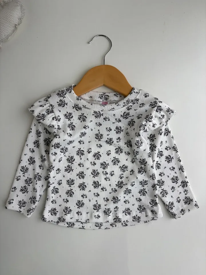 Camiseta blanca estampa floral