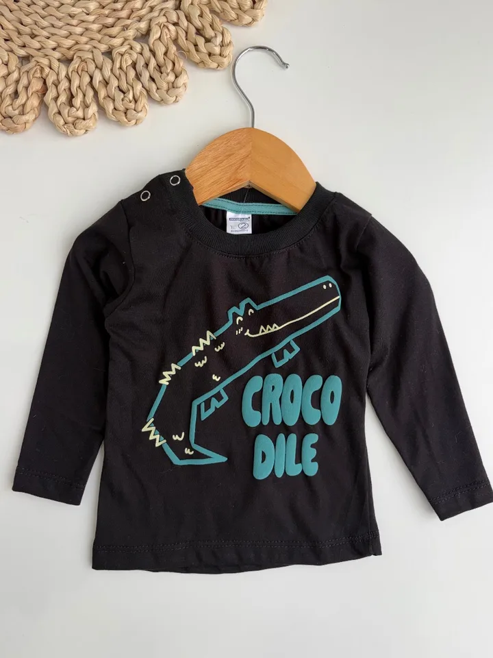 Camiseta negro estampa cocodrilo