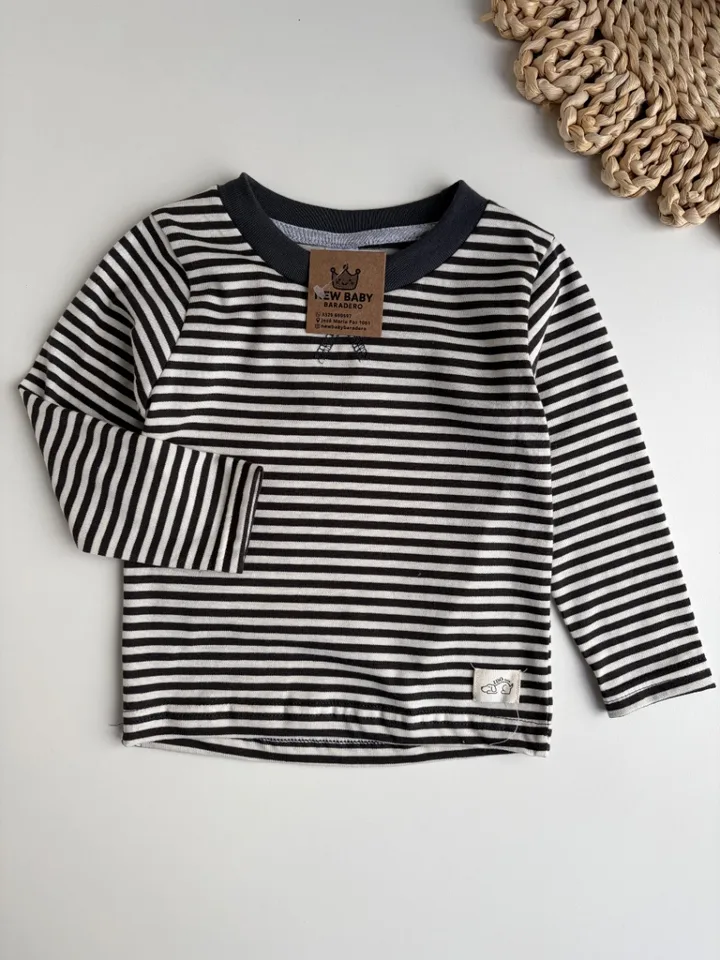 Camiseta rallada gris topo