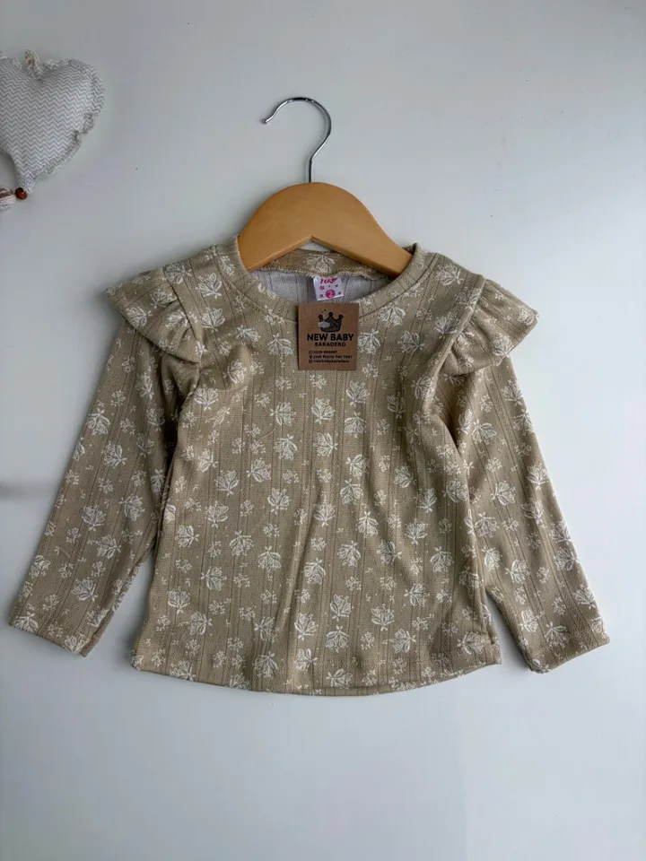 Camiseta verde oliva estampa floral
