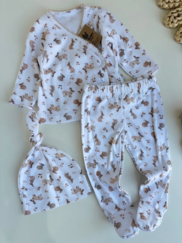 Conjunto batita, gorrito y ranita