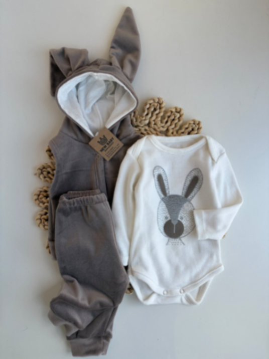 Conjunto beige con chaleco 