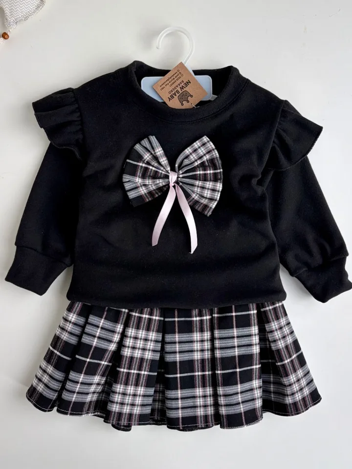 Conjunto bucito negro y pollera