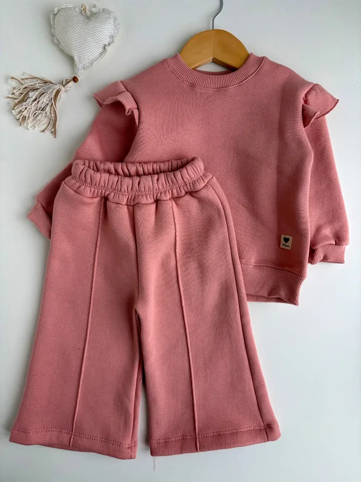 Conjunto bucito rosa y palazo