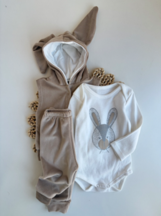 Conjunto camel con chaleco 