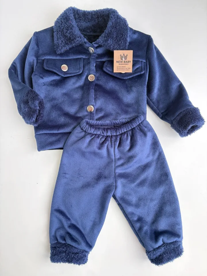 Conjunto con piel azul marino