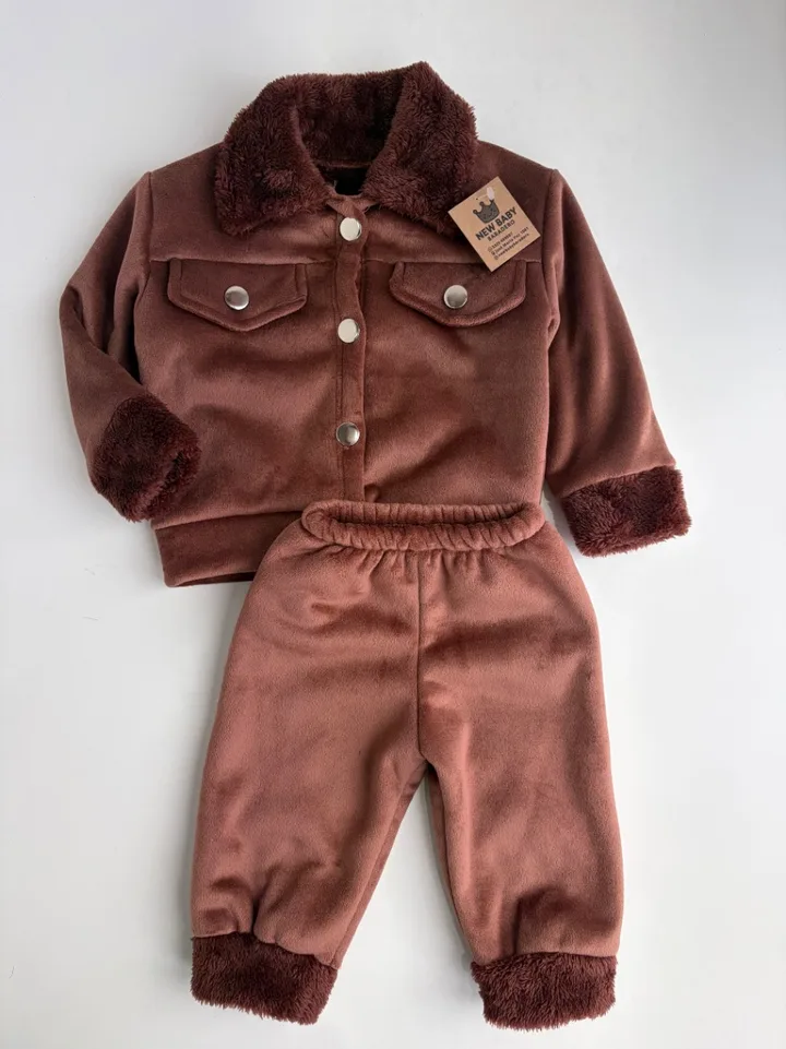 Conjunto con piel chocolate