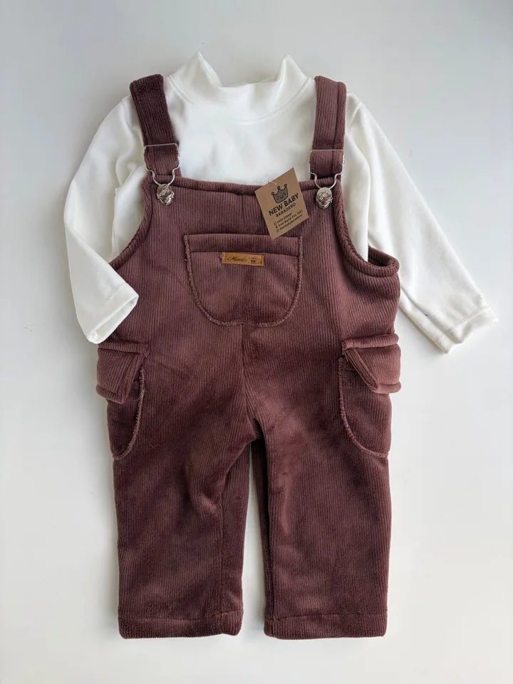 Conjunto de jardinero chocolate corderoy y polera