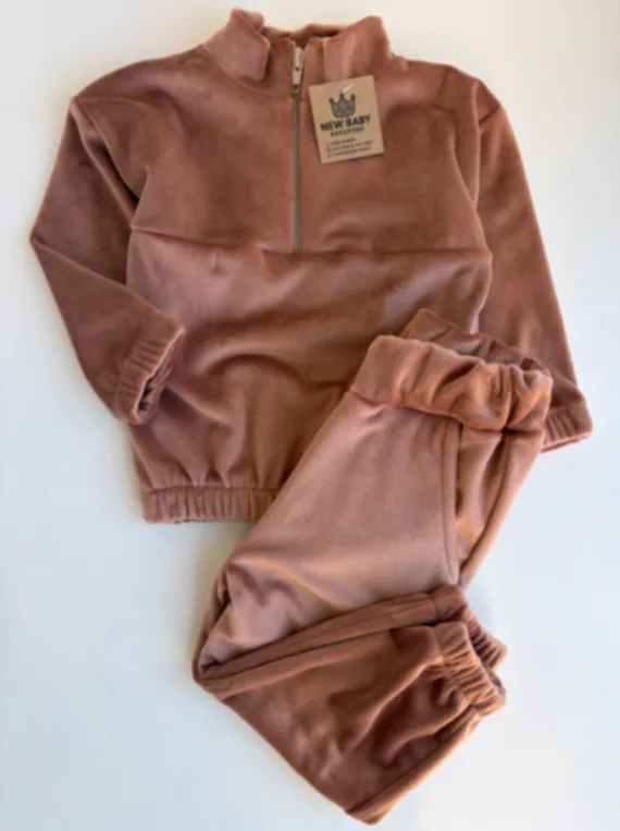 Conjunto marrón plush/ buzo y babucha