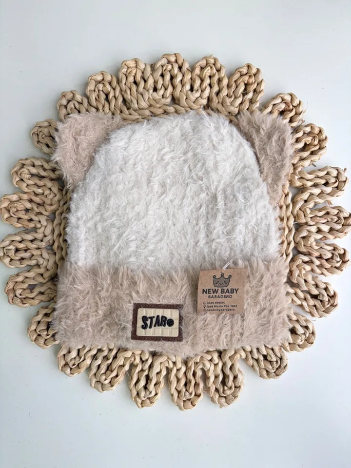 Gorrito peludito niña beige
