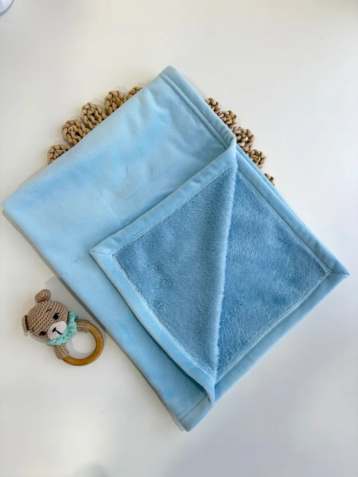 Manta plush lisas celeste