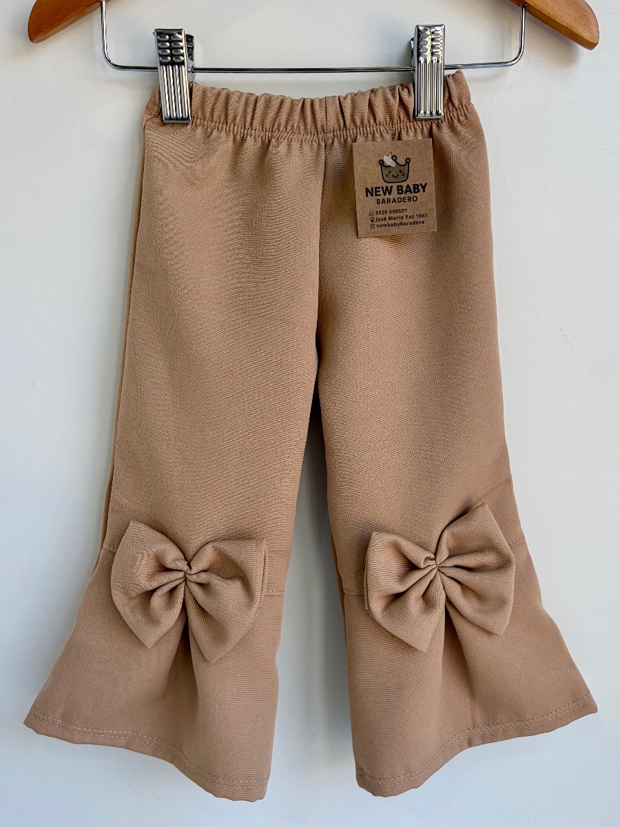 Pantalón beige sastrero con moño