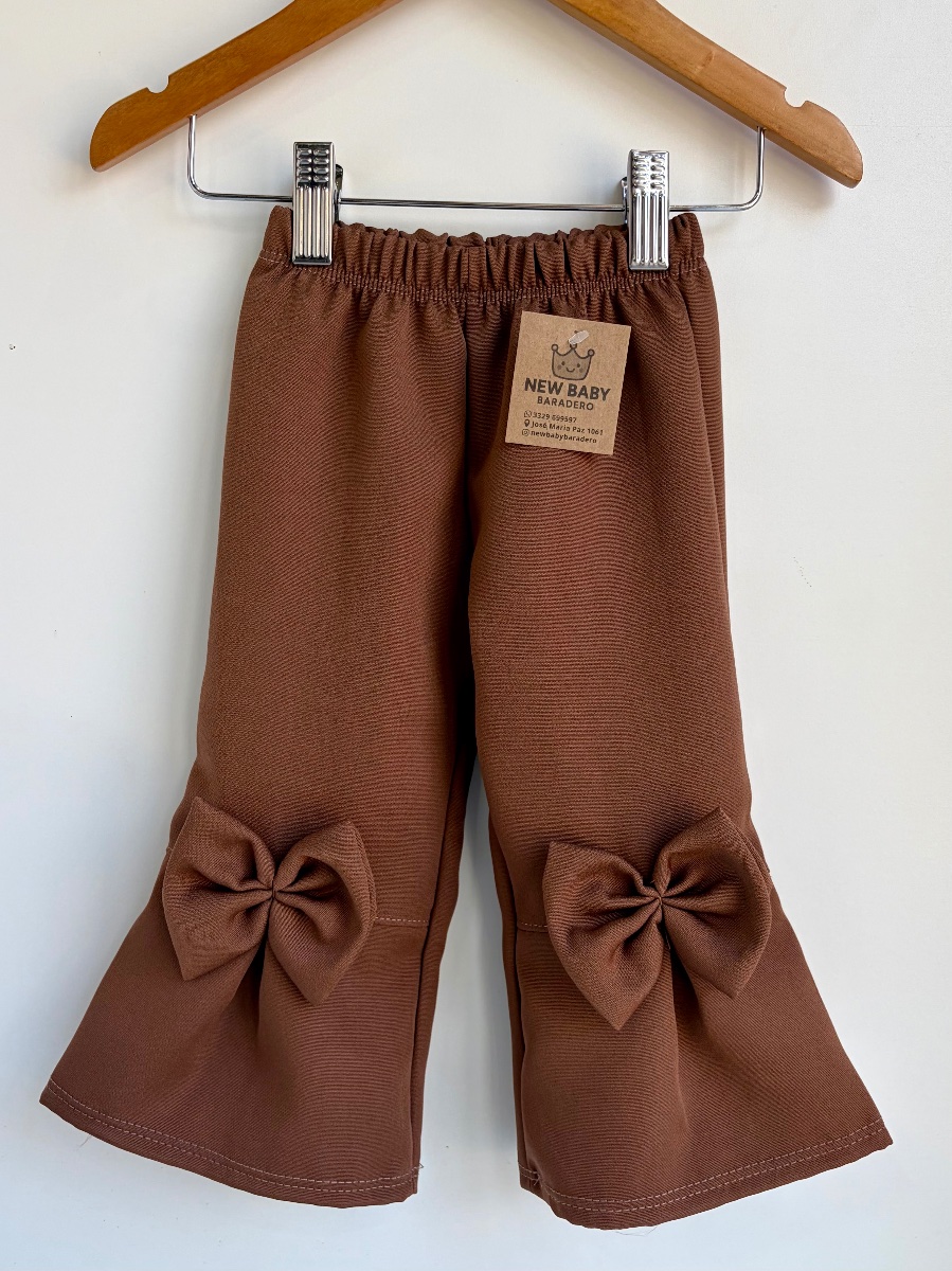 Pantalón chocolate sastrero con moño