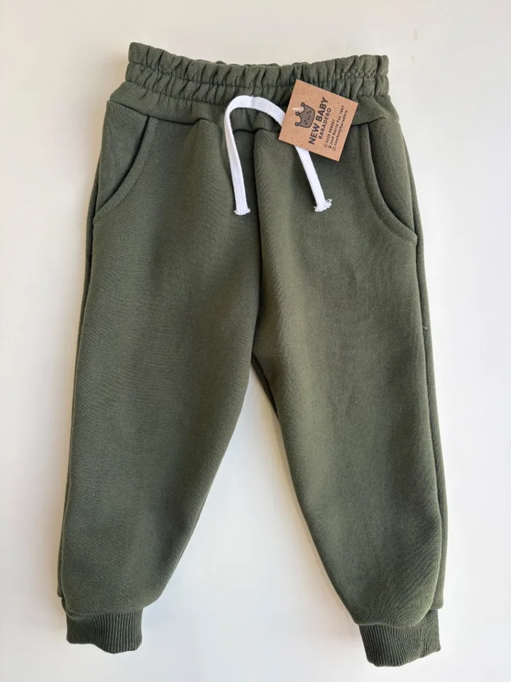 Pantalón verde musgo de algodon friza