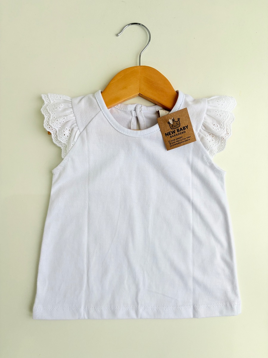 Remera blanca con broderie 
