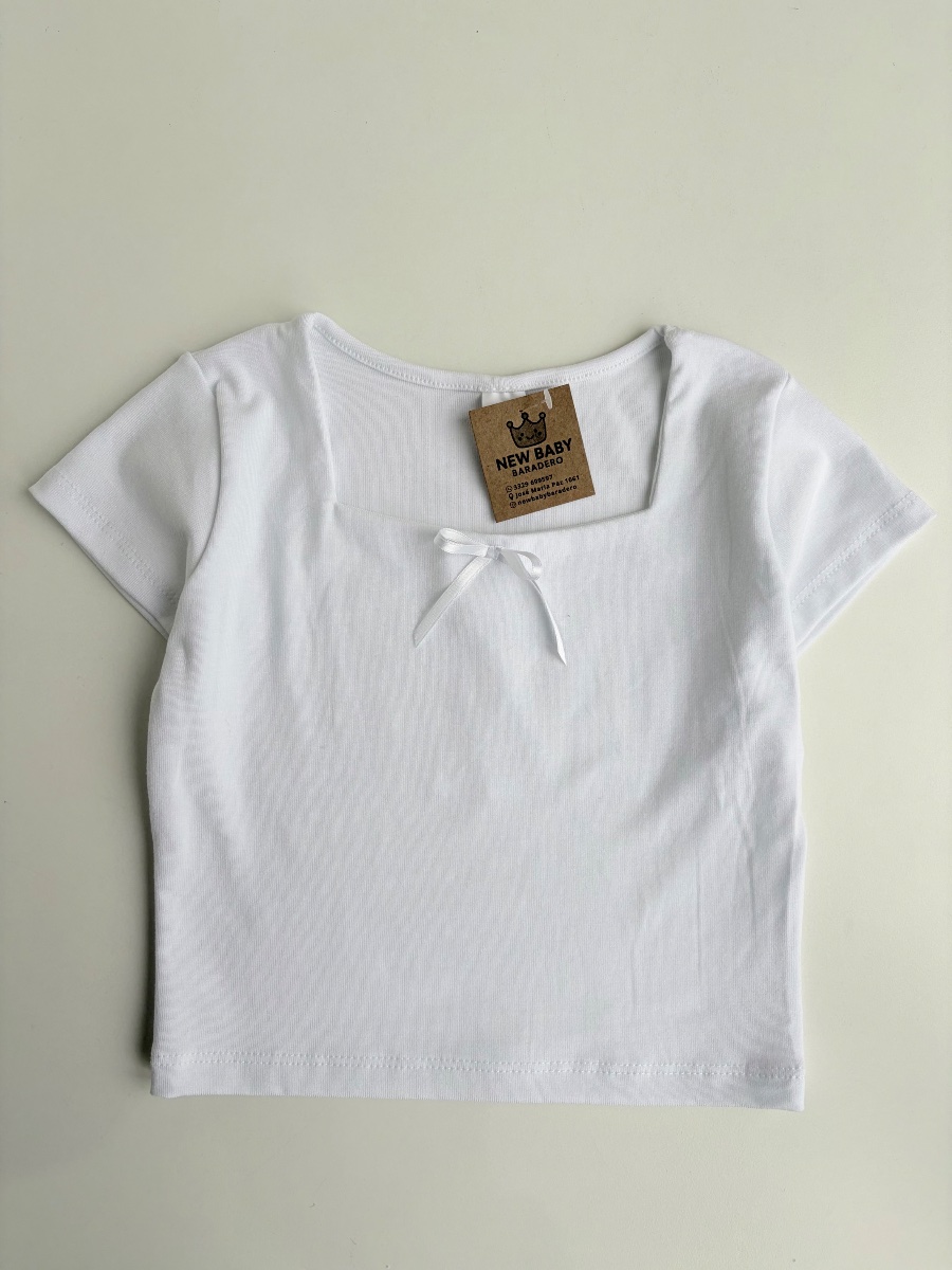 Remera blanca escote cuadrado