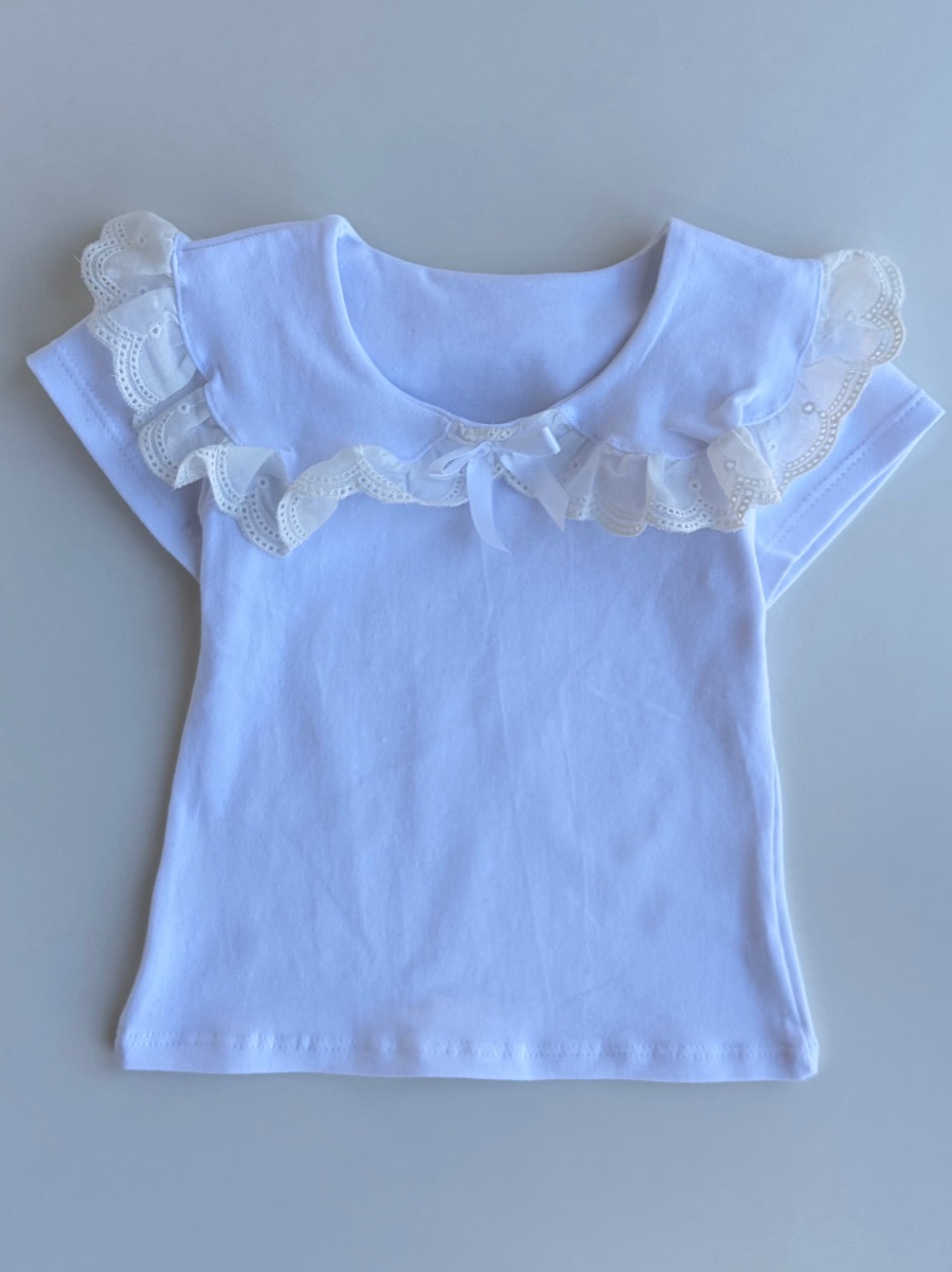 Remera con broderie blanca