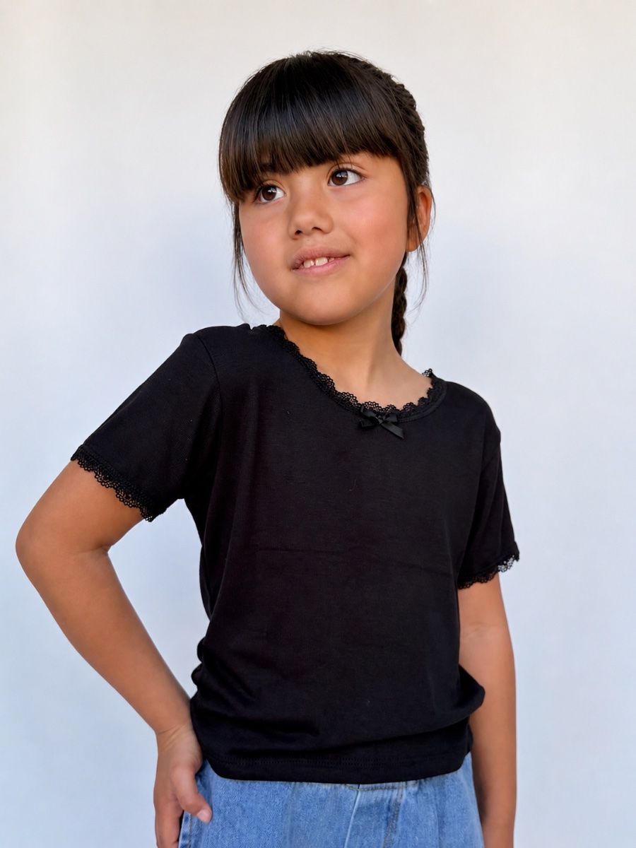 Remera negra de morley con puntilla