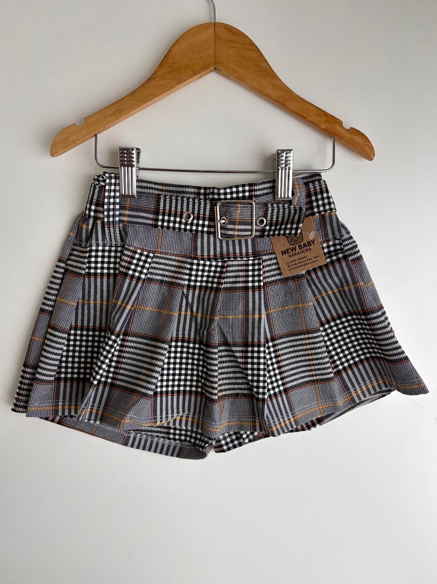 Short pollera gris acuadrille tableada 