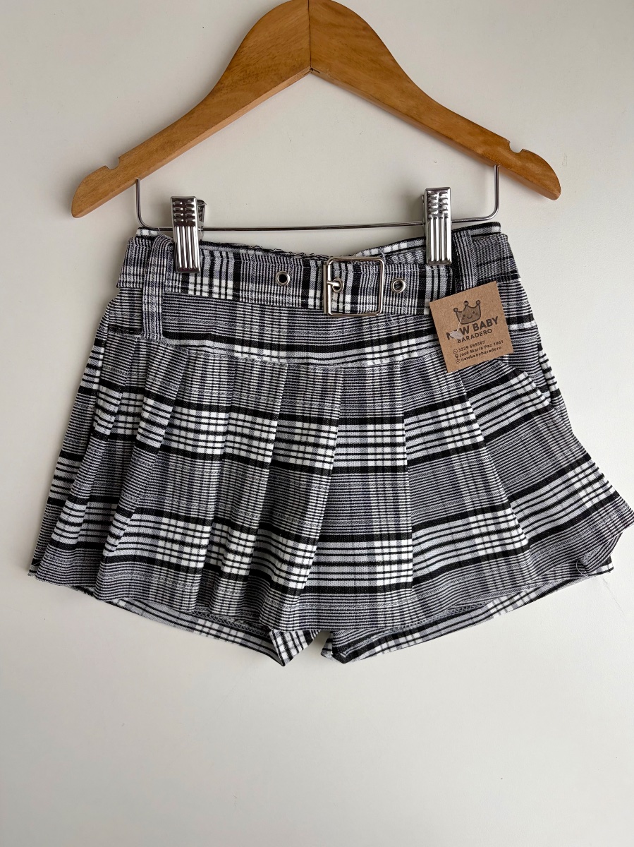 Short pollera negra acuadrille tableada