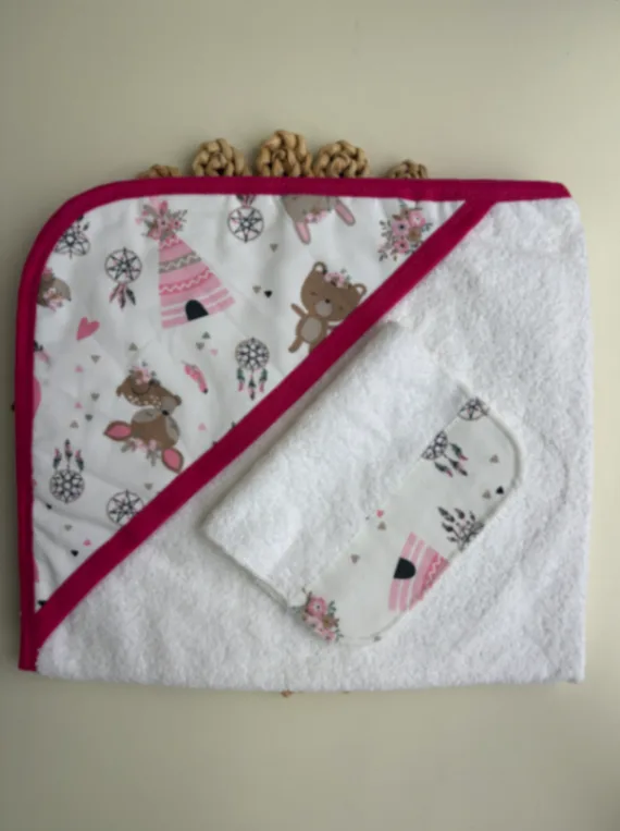 Toallón estampado bambi y ositos fucsia 
