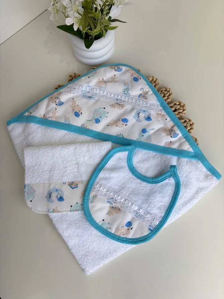 toallón estampado con brodery celeste