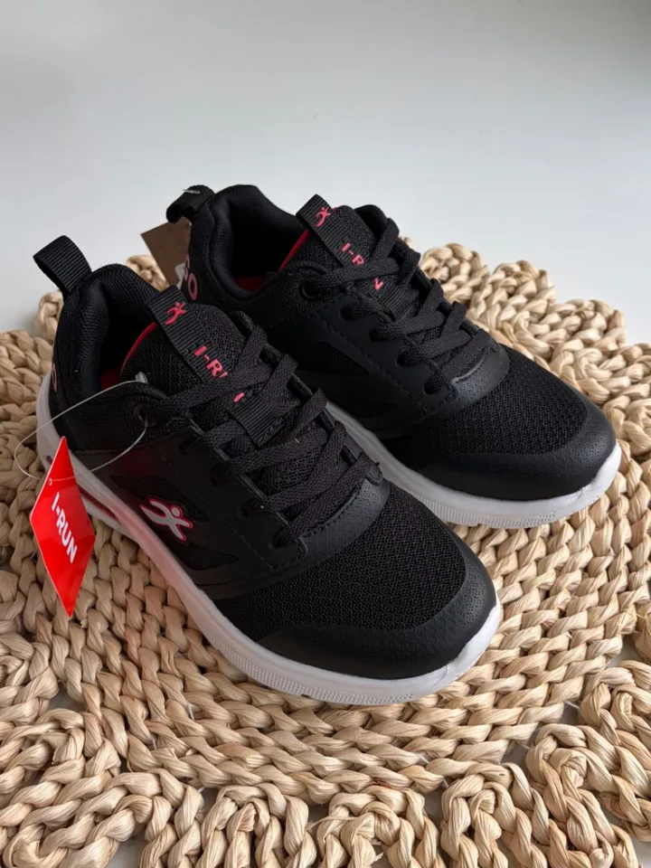 Zapatillas irun go (negras con interior rojo) 
